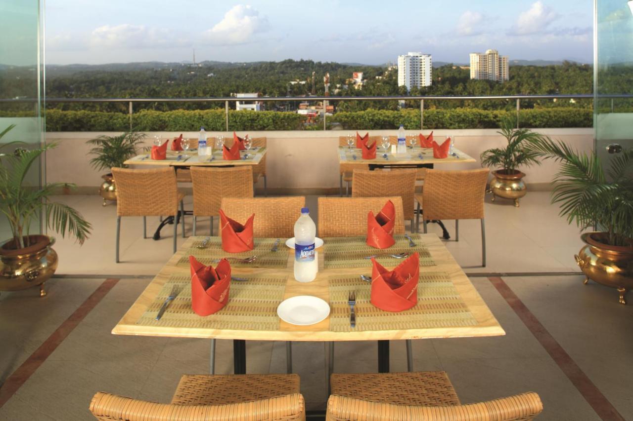 Windsor Rajadhani Hotel Thiruvananthapuram Εξωτερικό φωτογραφία