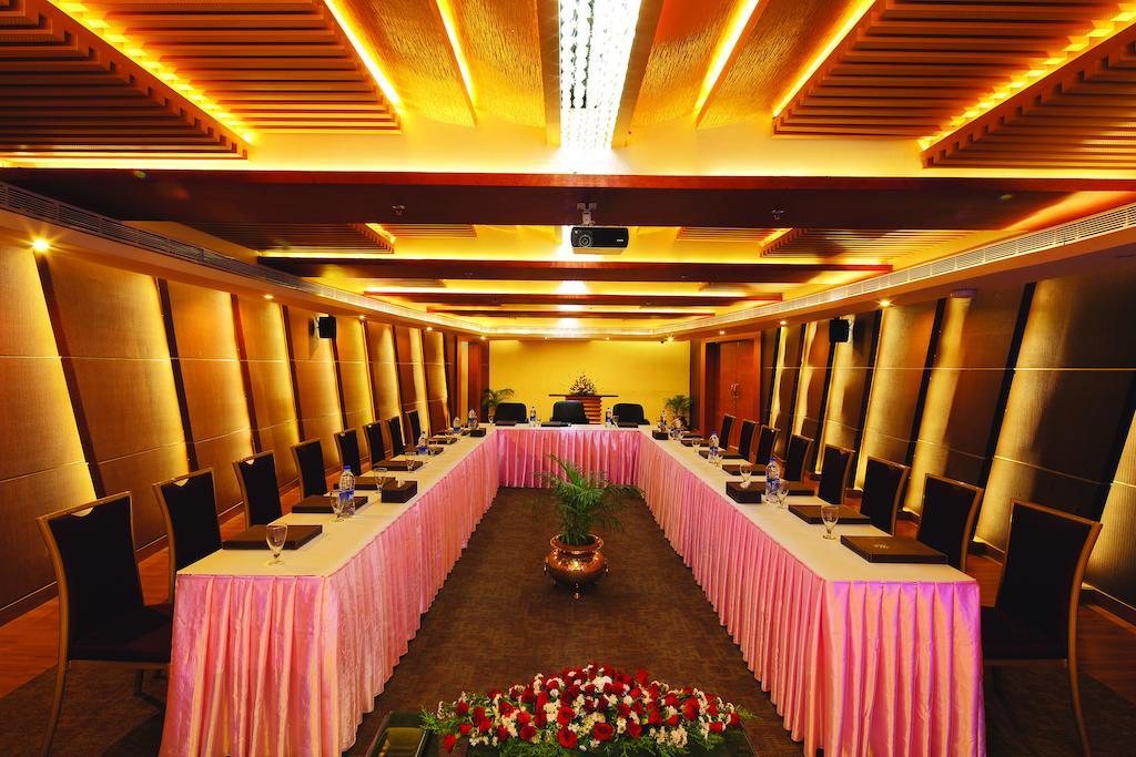 Windsor Rajadhani Hotel Thiruvananthapuram Εξωτερικό φωτογραφία