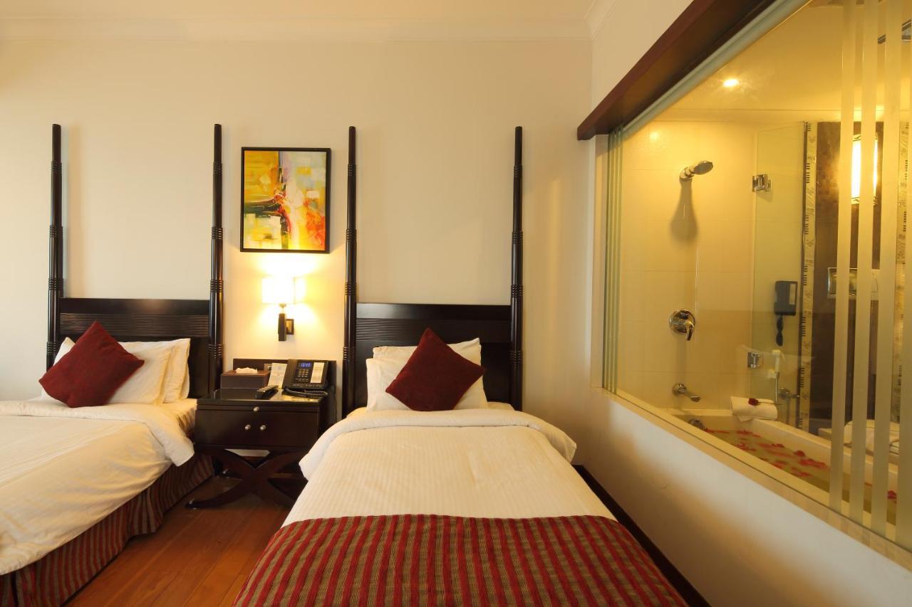 Windsor Rajadhani Hotel Thiruvananthapuram Εξωτερικό φωτογραφία